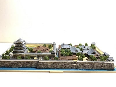 お寺✨お城✨新金閣寺✨プラモデル‼️SP仕上げジオラマ、製作オーダー受付ます❗ ☆完成品 鹿苑寺 金閣寺 ケース付き ミニ18サイズ 日本の寺 世界遺産
