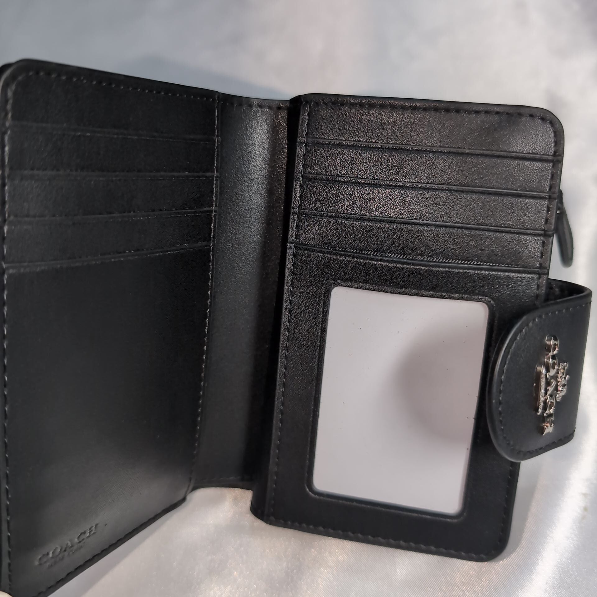 新品 コーチ COACH 2つ折り財布 ミディアム コーナージップ ウォレット ブラック 黒 COACH（コーチ） 財布 レディース 2つ折り 折財布 コンパクト