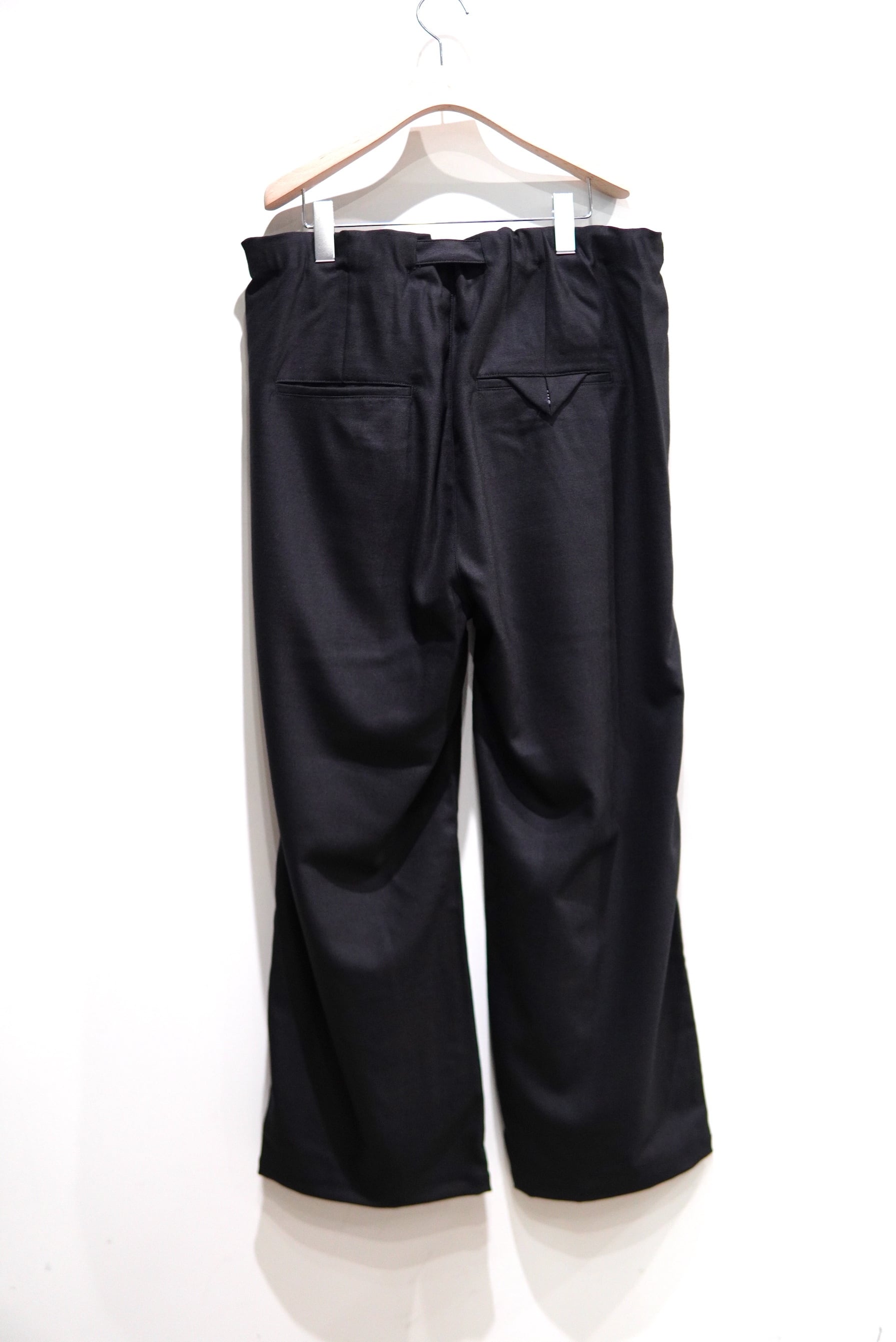 ANCELLM / WOOL SATIN BELT-LESS SLACKS / ANC-PT127 | POETRY