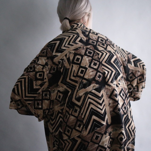 dark color geometry graphic loose h/s shirt