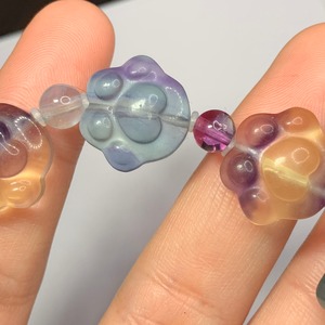 4.可愛いグラデーションフローライト・肉球ブレスレット