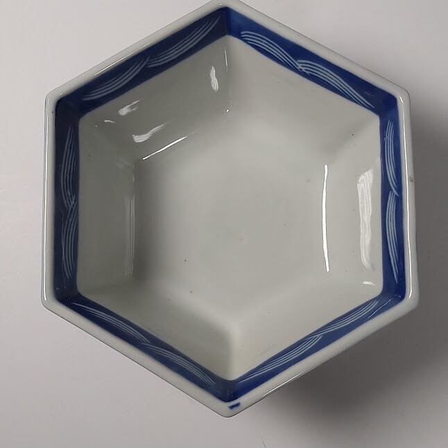 瀬戸焼 六角形 鉢 ボウル 向付 取り鉢 トビウオ 飛魚 海 波 ヘキサゴン