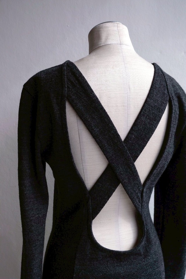 ERiKOKATORi/EK13-2-3  wool backless dress Dark grey
