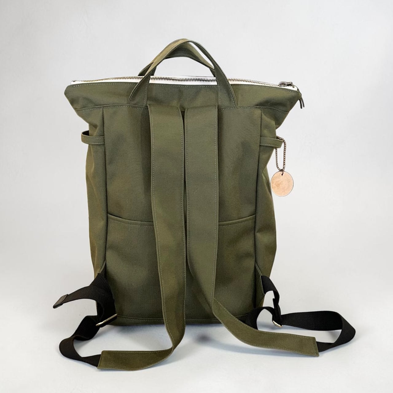 即納商品 hike35：カーキ（撥水加工ナイロン素材リュック） | clueto