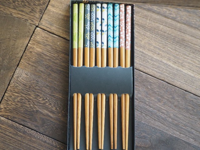 北欧柄のかわいい箸5膳セット 竹製 ナチュラルデザイン 食卓用 箱入りギフトにも