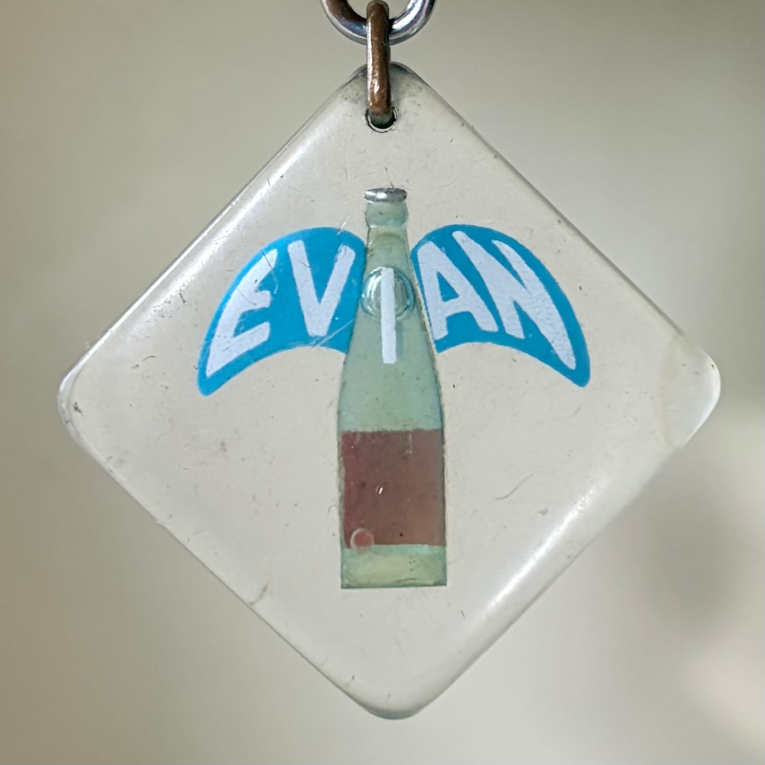 EVIAN エビアン 天然水 青ピンク ブルボンキーホルダー | ブルボン