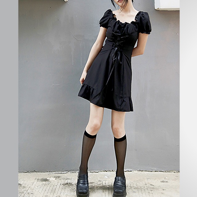 ゴスロリ系 黒 ワンピ ミニ パフスリーブ デコルテ フリル 闇可愛い ゴシック 地雷系 病み可愛い オルチャン 原宿系 10代 代 モード系ファッション専門店 With U