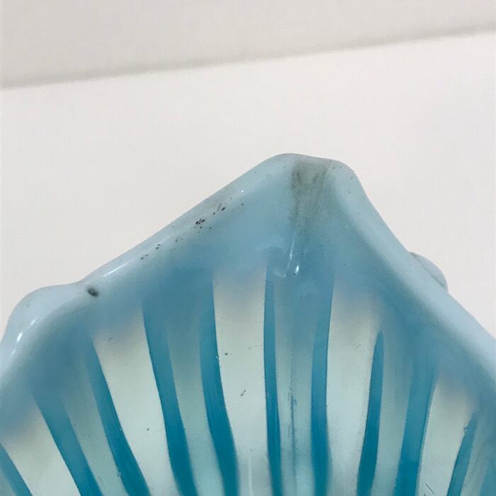 ピッチャー ガラス製【アンティーク】水色ベースに白縁 (573
