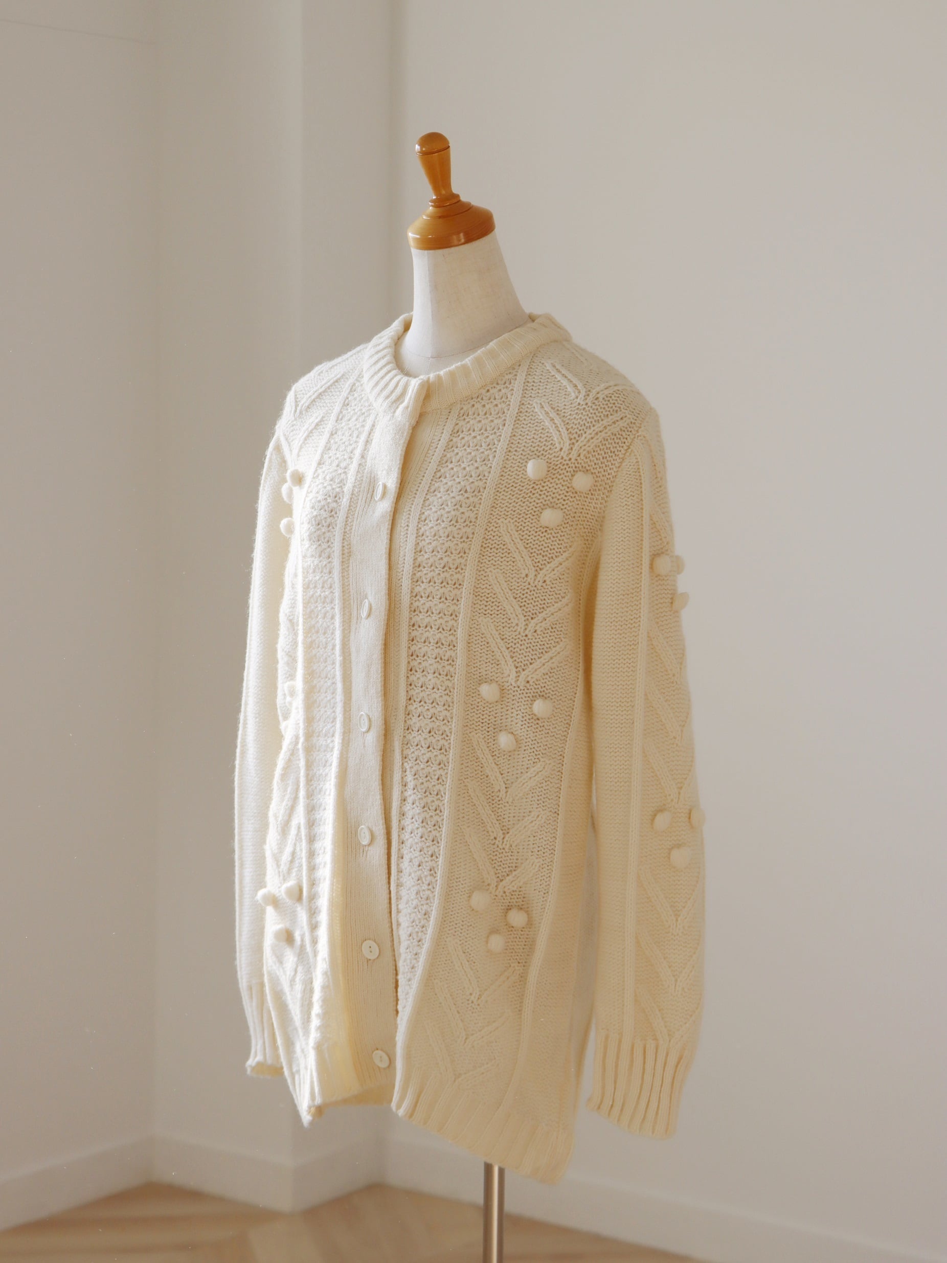 Europe pompon & cable cardigan