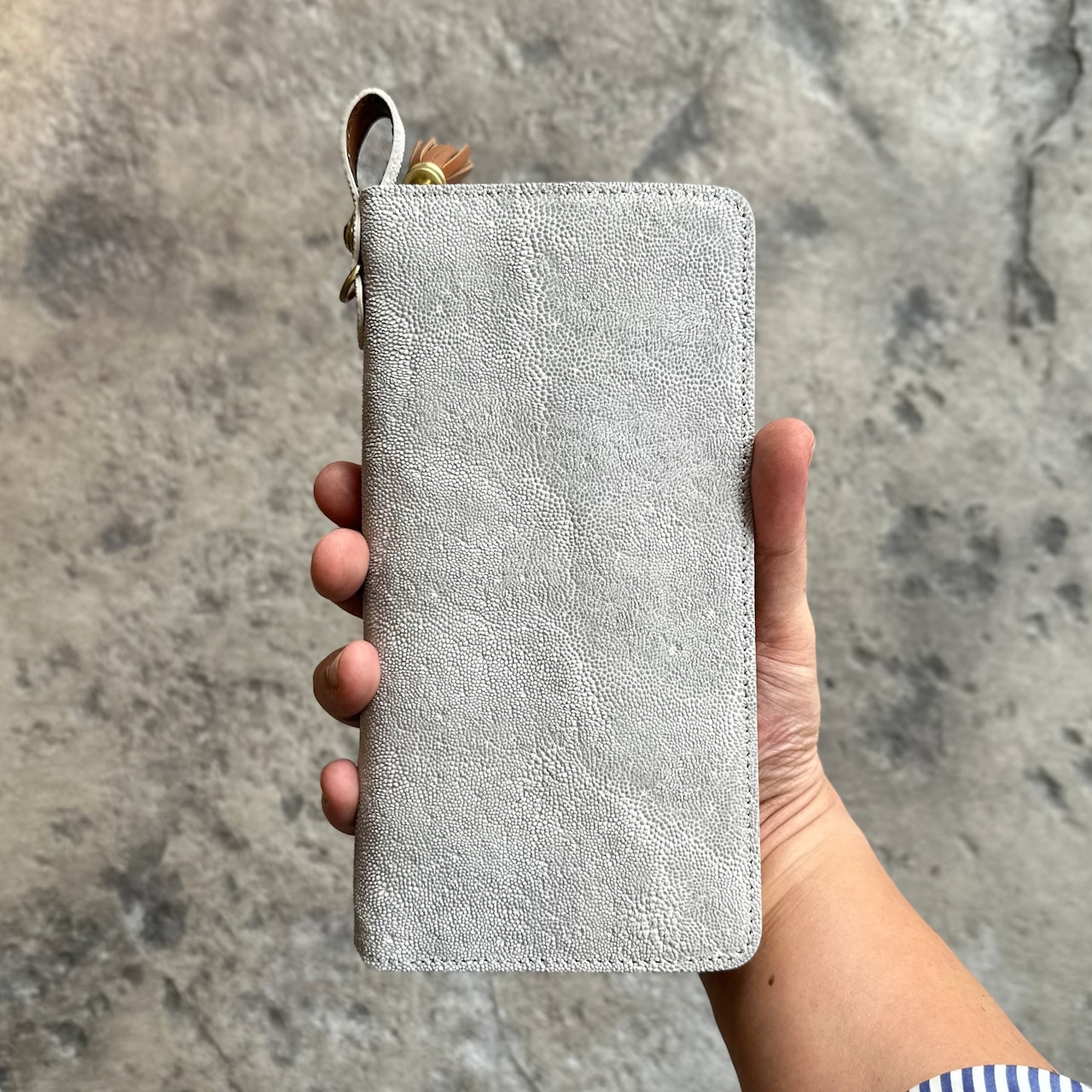 【限定商品】ウォレット ラウンドジップ エレファント(クラスト)