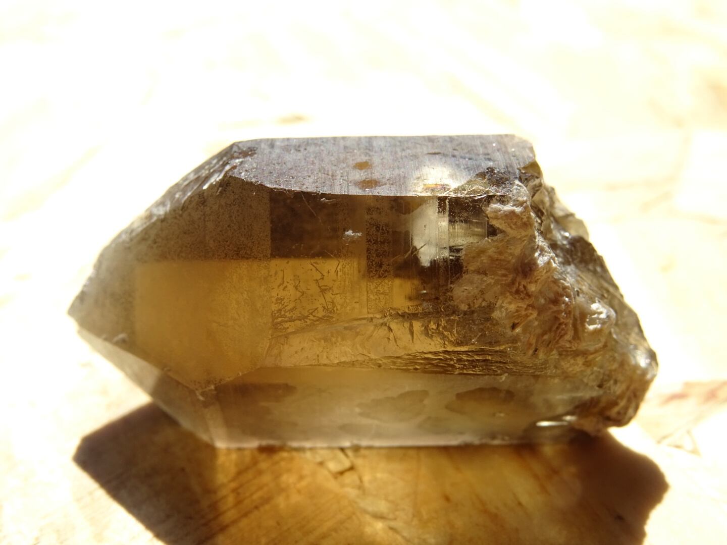 ファントムクォーツ（山入水晶） | 虹石屋