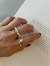 pearl layerd ring