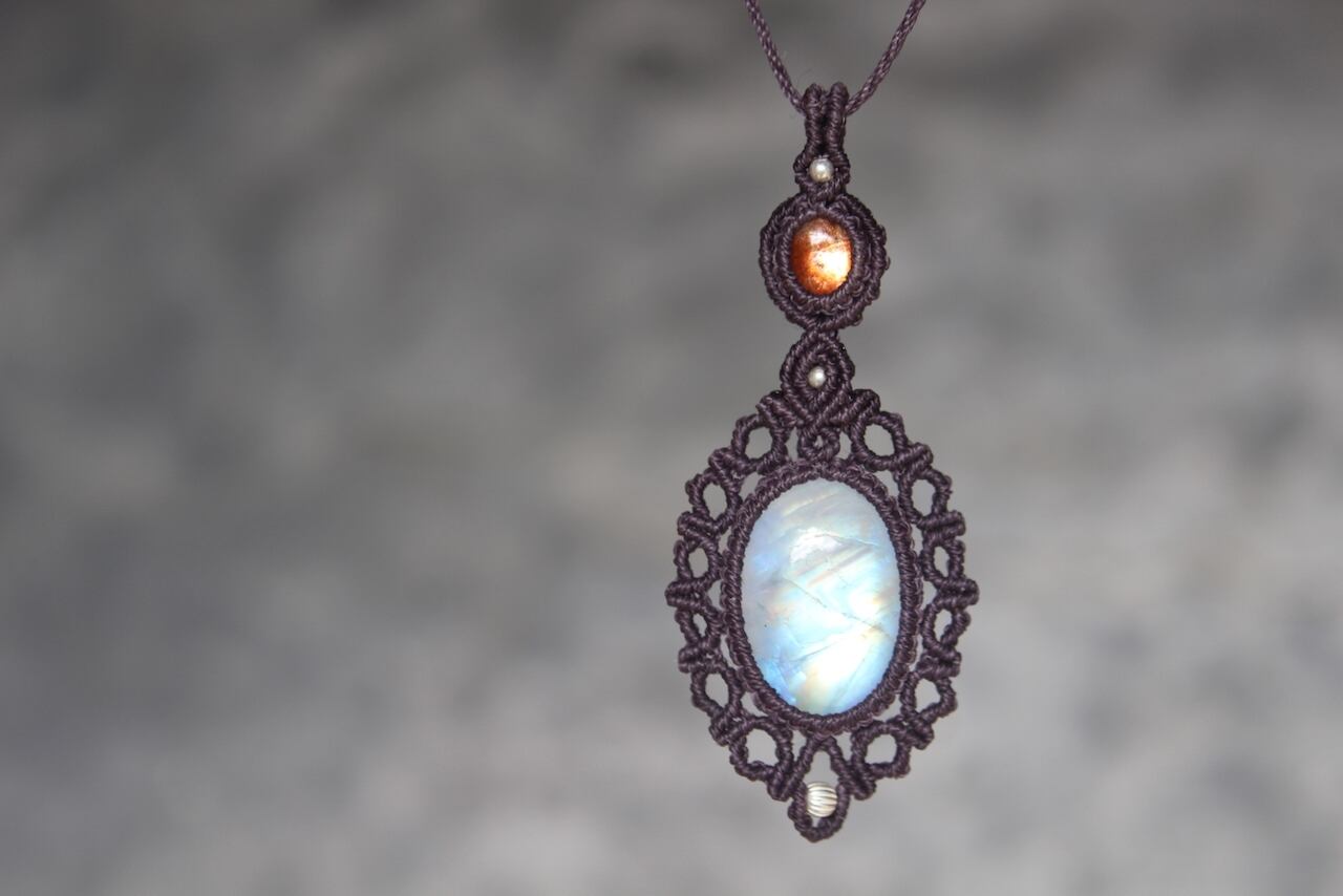 Rainbow moonstone & Sunstone micro macrame pendant