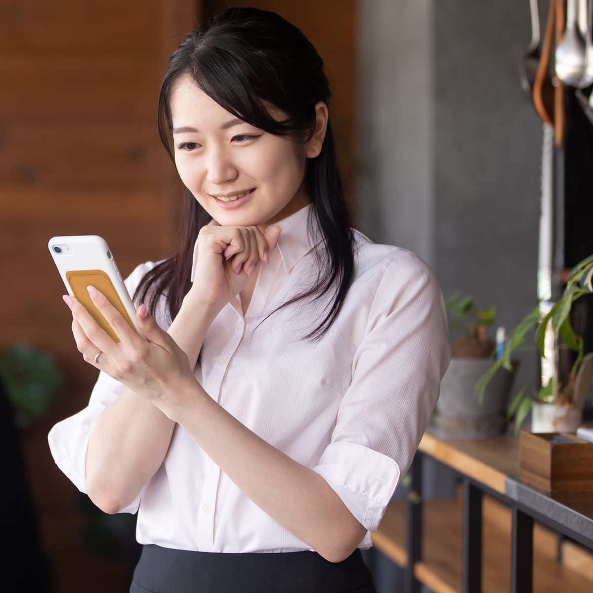 くるっと装着 着脱簡単スマートカードケース ワイヤレス充電対応