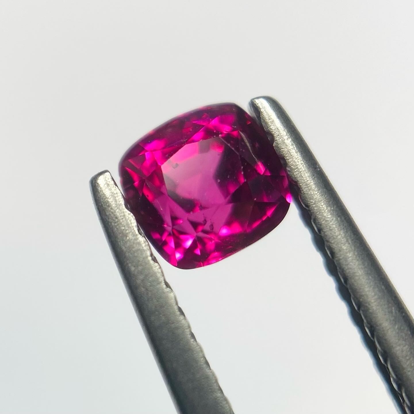 上質なレッドスピネル