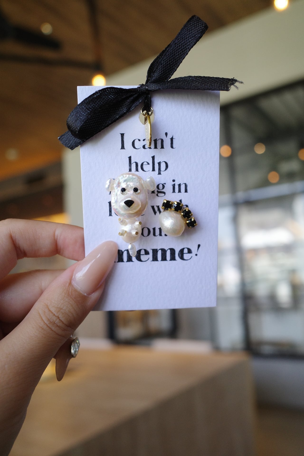 うわめづかいのSHIROINU | MEME ミーミー