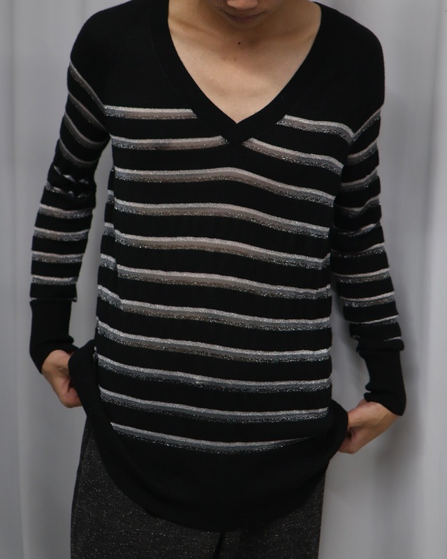 Border sheer v-neck knit