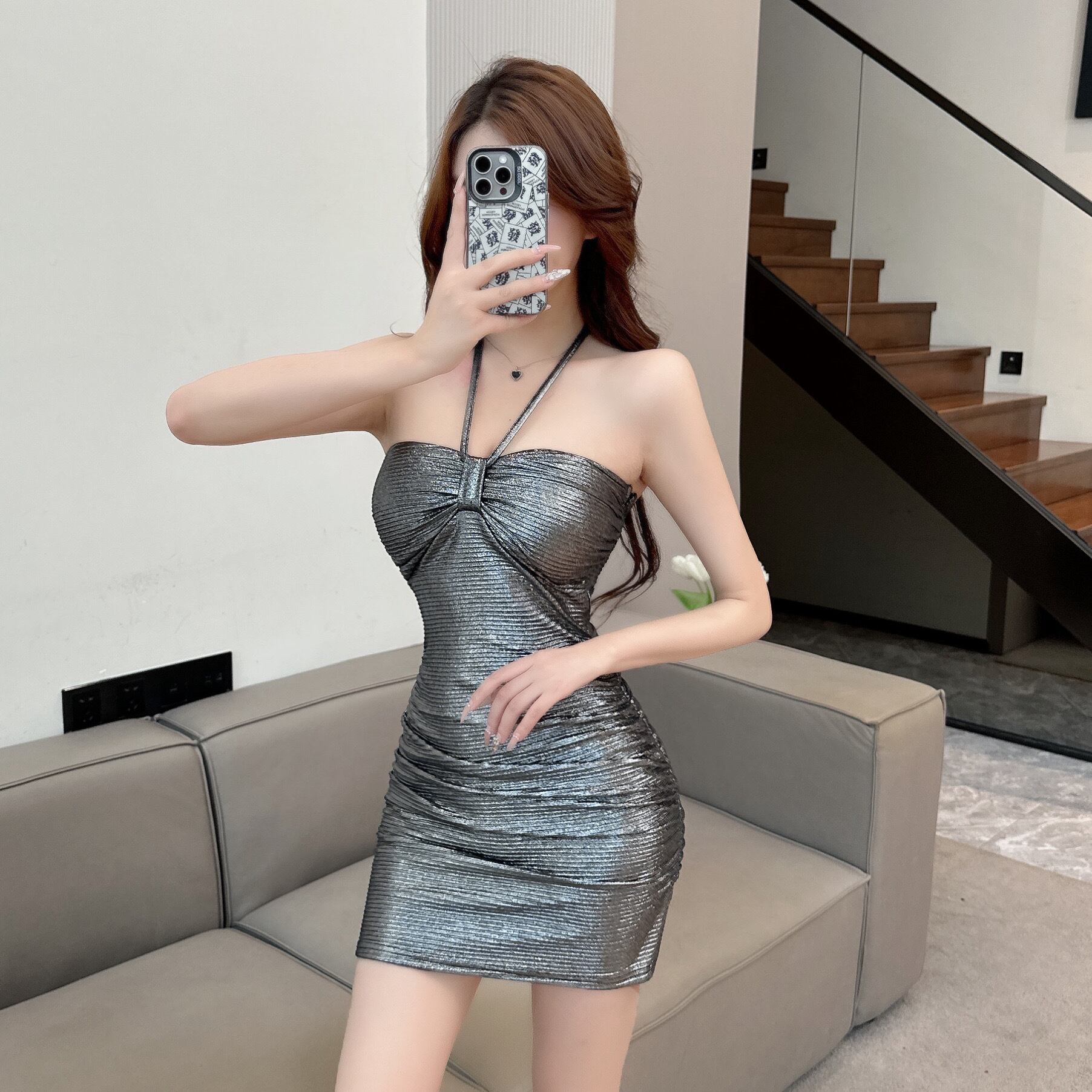 【新作】【送料無料】 2024 夏の新スタイル日本と韓国のホットガールズセクシーなナイトクラブディスコスパークリング高弾性ヒップカバーホルターネックドレス 7853 0114339226415