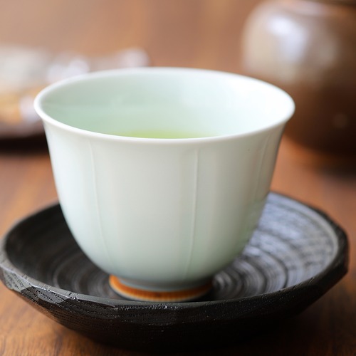 青白磁線彫　煎茶碗　作：陶房 青（波佐見焼）