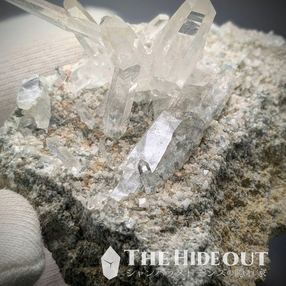 ヒマラヤ水晶オールドストック原石標本035 母岩付きこそが正義なのだ