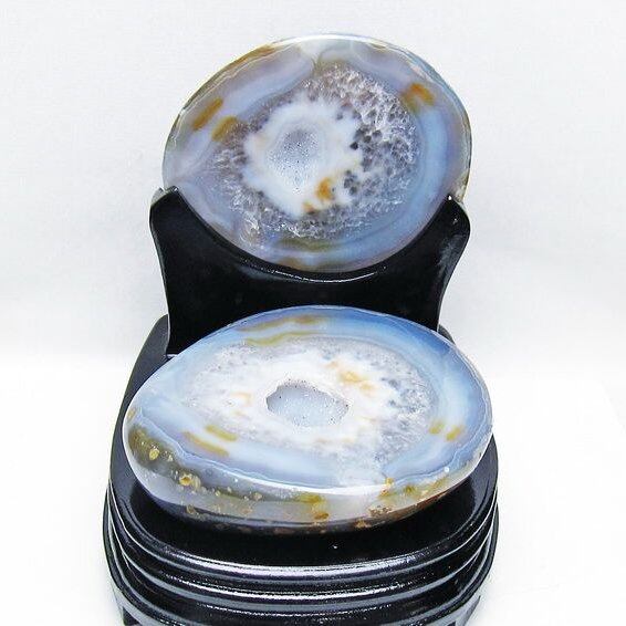 1.6Kg トレジャーメノウ ジオード 開運 風水 台座付属 一点物 175-1479