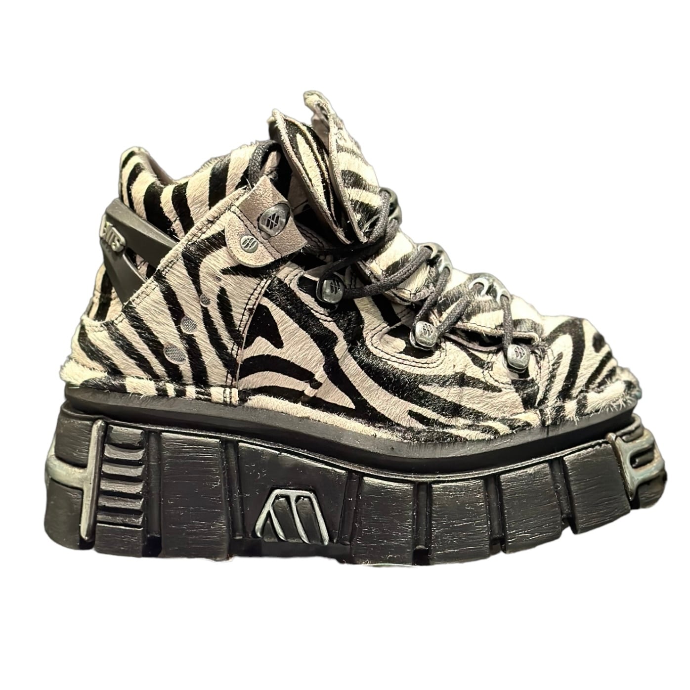 【VETEMENTS】VETEMENTS X NEWROCK PLATFORM SNEAKERS(ZEBRA) | AYIN