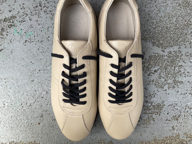 【新作 ベージュ】ふわっとしたクッションで人気のEMAのスニーカー