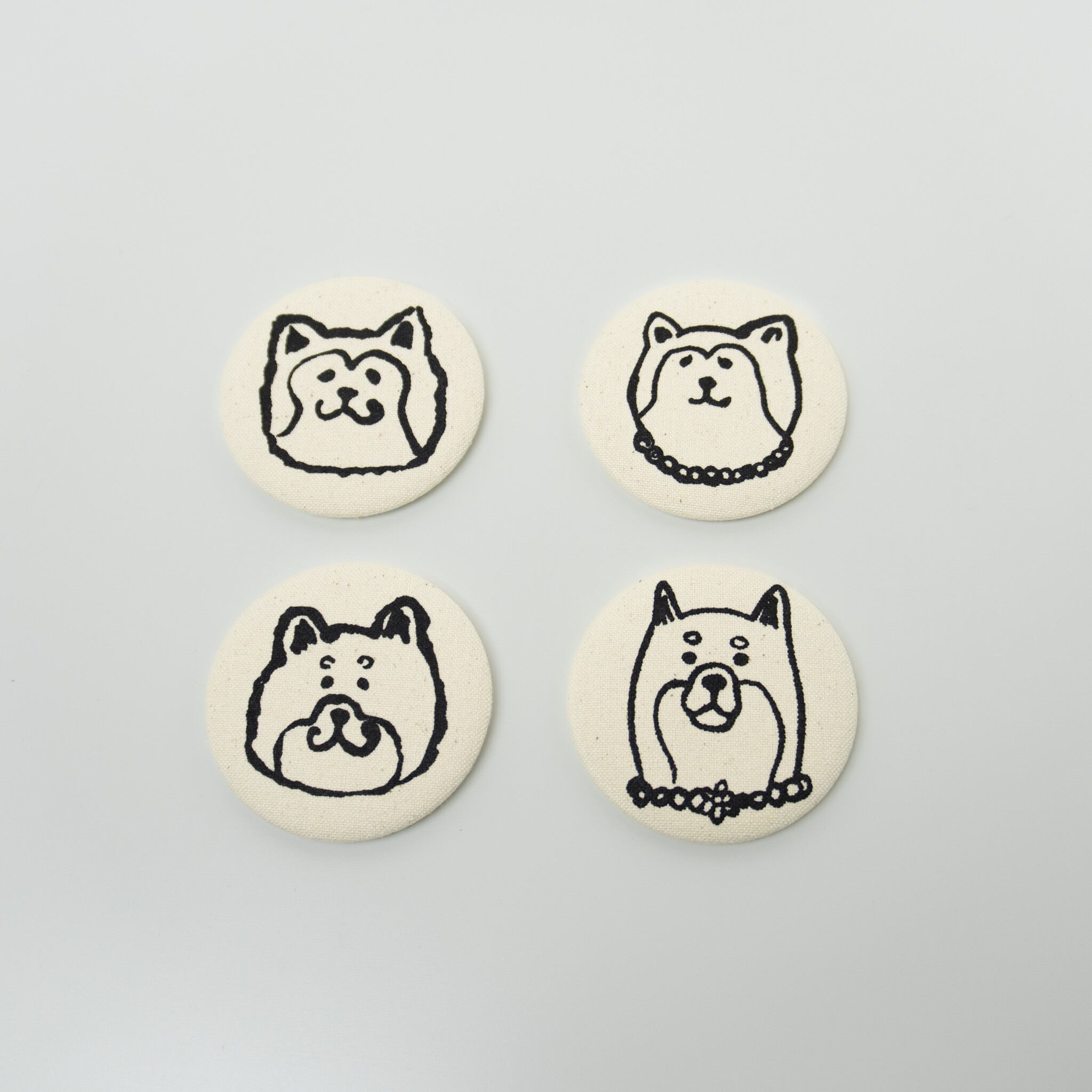 秋田犬の秋田くん布缶バッジ | OJIZAKKA