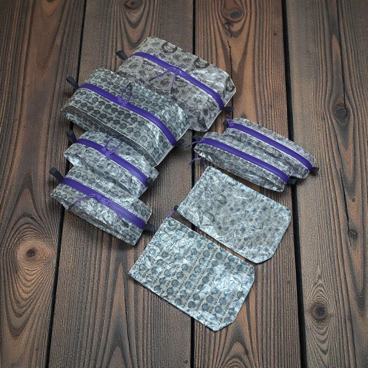 DCF 総柄スクエアポーチ ミディアム ／ ダイニーマ生地