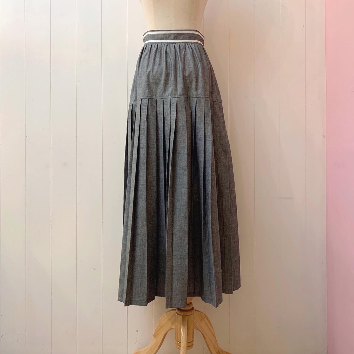 original / brand new pleats skirt / gray
