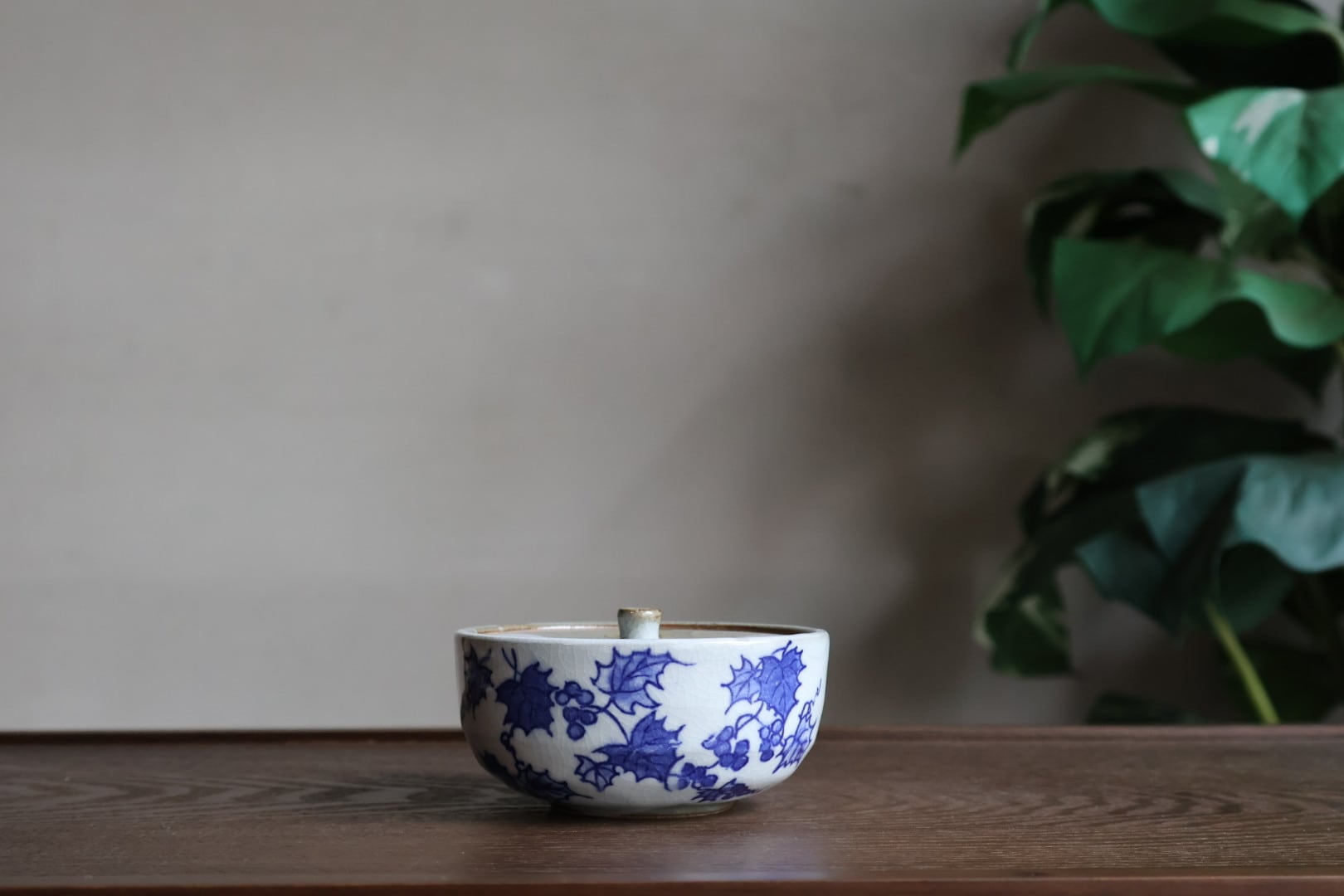 清水焼 青ブドウ 蓋物(小) | うつわ通販 土岐陶器店 / ONLINE SHOP