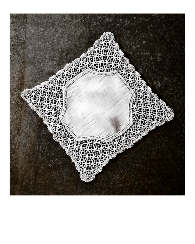 フランス リネンローン 手を繋ぐ千の星とボビンレースハンカチ アンティーク