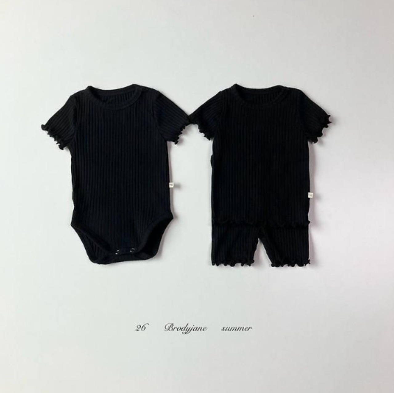 【取寄/韓国直送】Brodyjane 26/SM  ブラックフリル半袖上下セット｜夏服｜韓国子供服