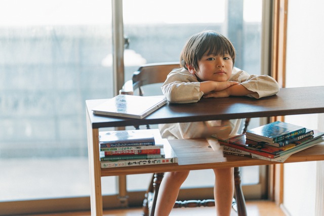 ウォールナット × 杉無垢材　スリムテーブル｜幅90cm