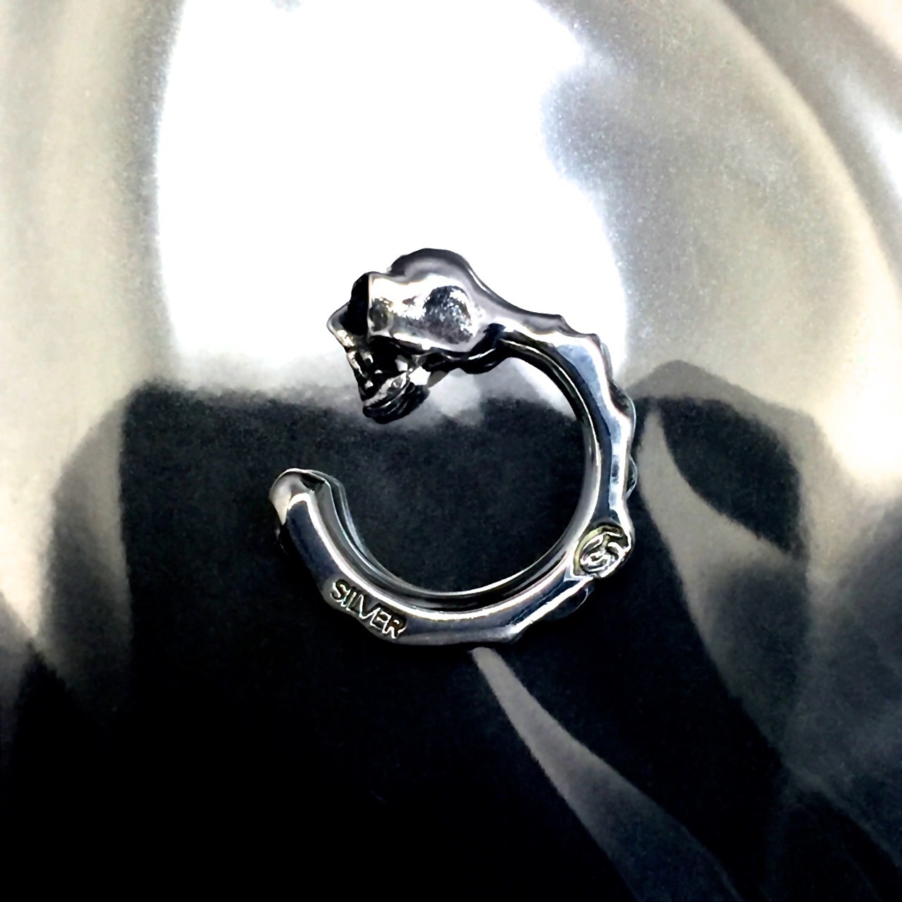 SKULL HOOP EARRING / スカルフープピアス