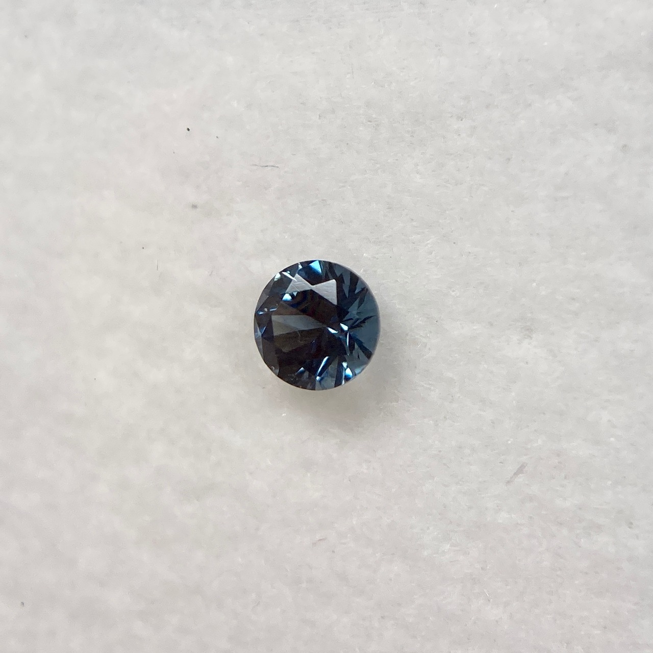 丸いスピネル 選べないお買い得 濃い口 約2.9mm r-0229 残り1点