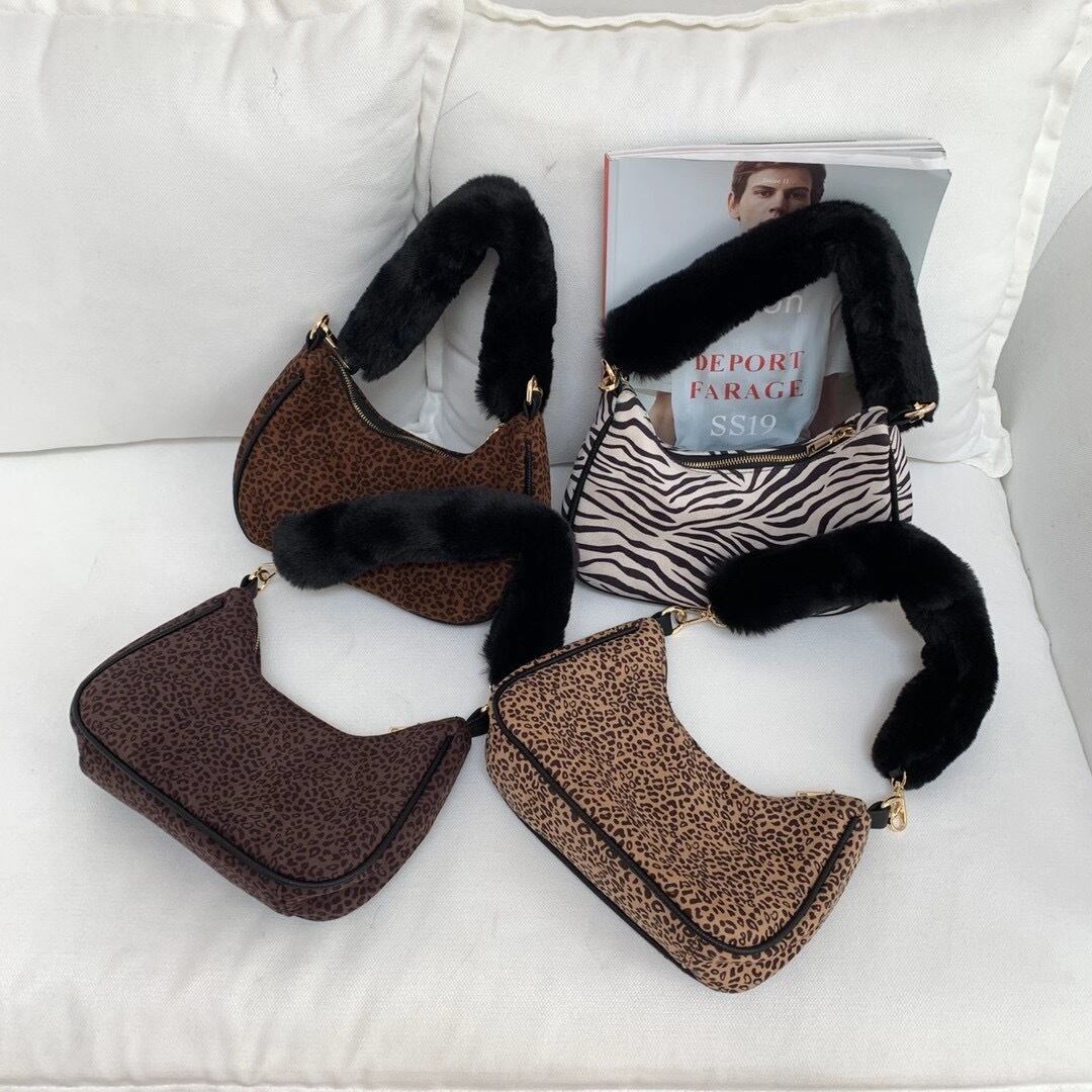 ファーハンドル柄バッグ