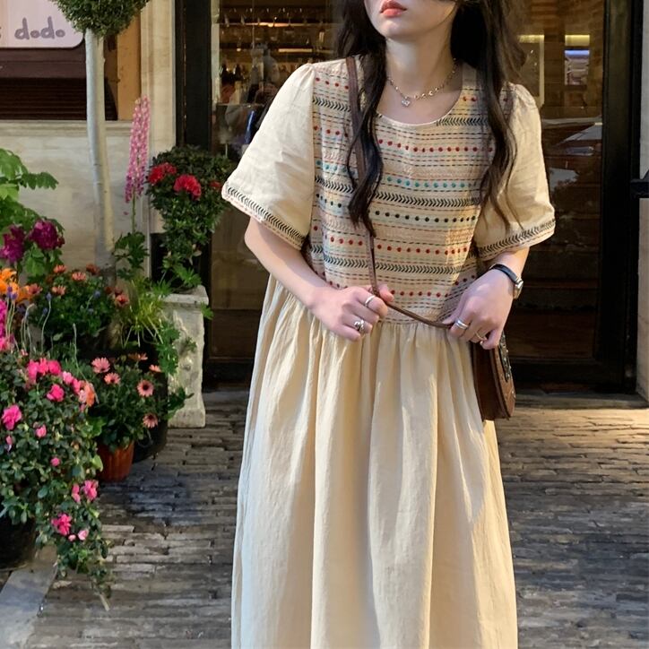 【着用レビュー】ワンピース レディース フレアワンピース 民族 刺繍 エキゾチック 2色 ミディアムワンピース ミモレ ロング 袖あり 半袖 パフスリーブ ラウンドネック フレア Aライン ゆったり かわいい 大人可愛い きれいめ 清楚 おしゃれ ナチュラル ラブリー キュート ガーリー OL 学生 デート お出かけ 女子会 休日 アプリコット ブルー 青 春 秋 記念日 二次会 ワンサイズ 10代 20代 ママ 韓国系 着回し 普段使い 重ね着 体型カバー 楽ちん 送料無料