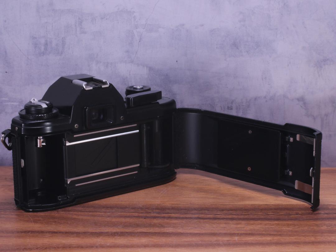 Nikon EM 単焦点レンズセット | Totte Me Camera