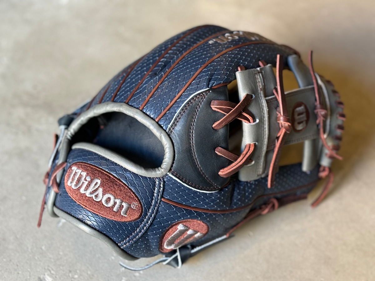 2024年限定モデル The Wannabe Hero 87型【Wilson】軟式用グラブ 