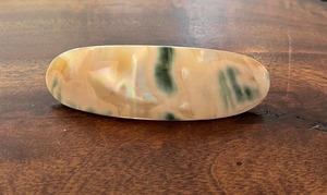 夜光貝のバレッタ