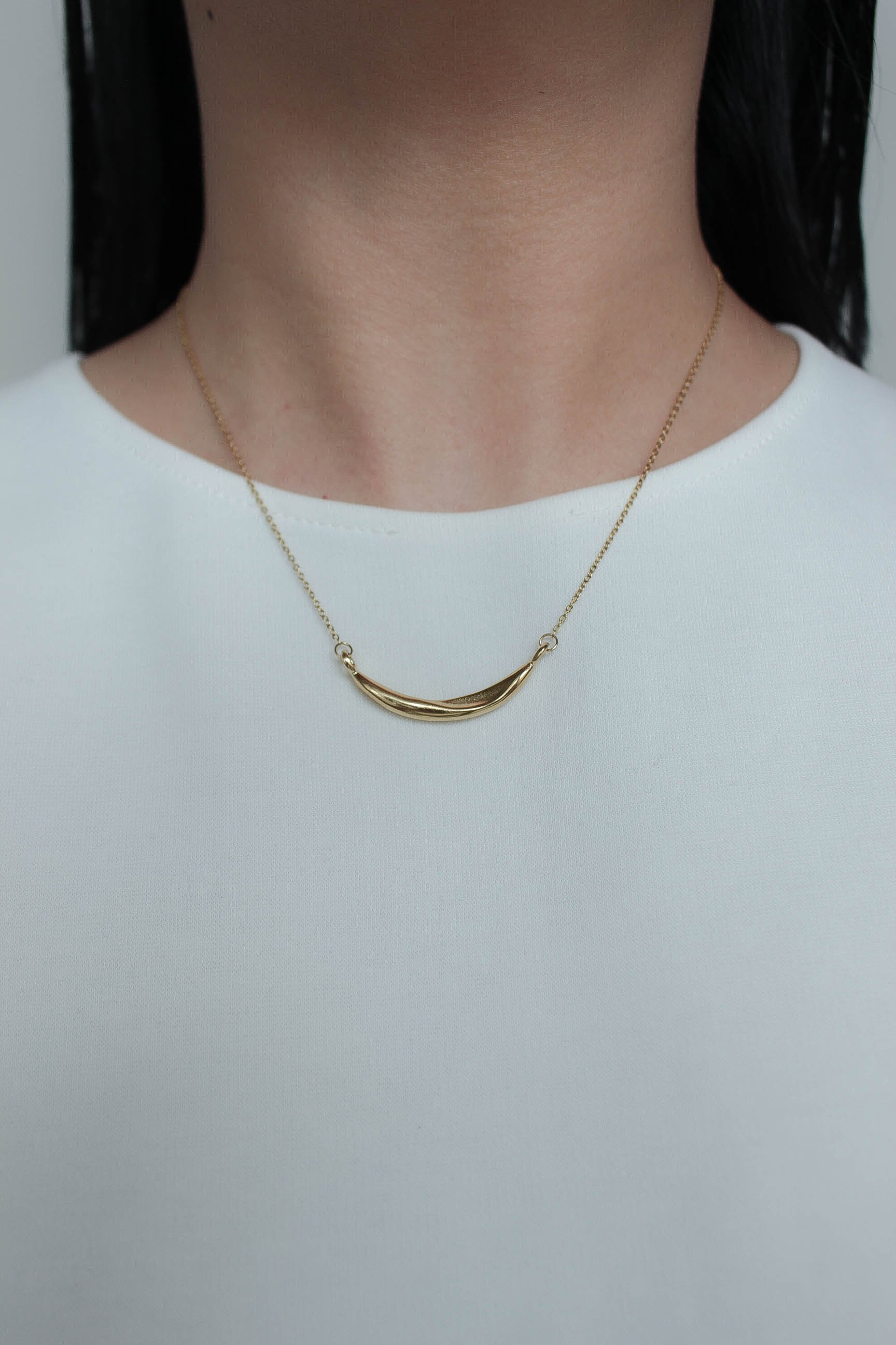 Crescent Bar Necklace | ebine(エビネ)|金属アレルギー対応アクセサリー