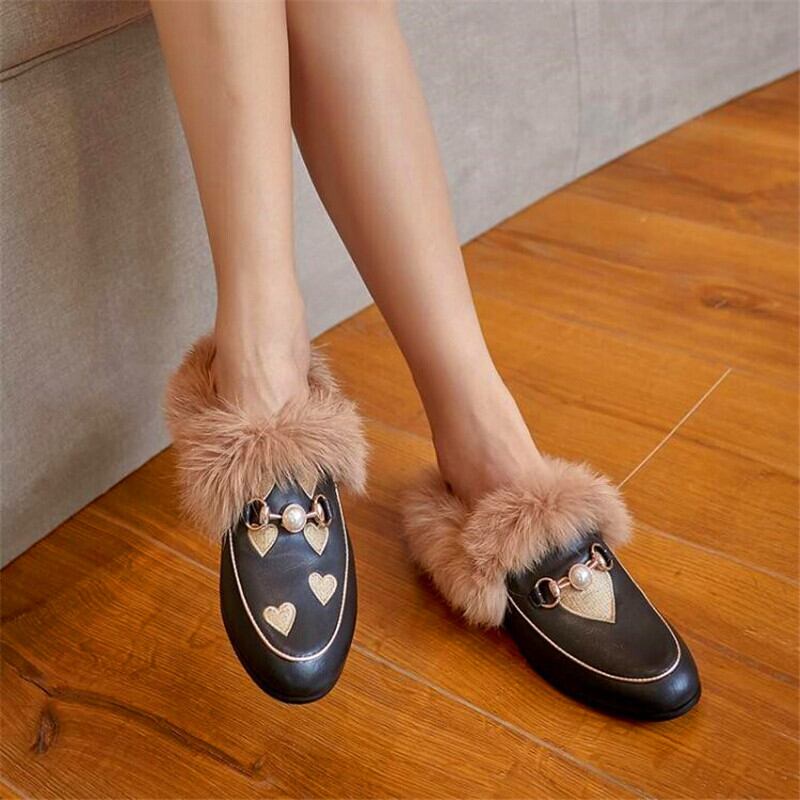 【新作】【送料無料】 ラウンドトゥメタル装飾パールレディースファーフラットヒール黒と白のハート型の靴冬のレディースパーティーシューズ ホワイト ブラック ウィンター 冬物 ラウンドトー 真珠 10b393949494527