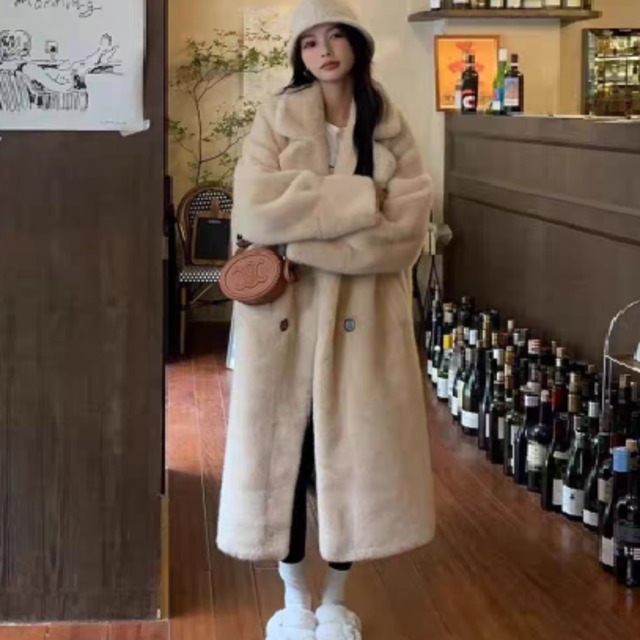 【送料無料】 ムートンコート 3色 ロングコート 羽織り ロング 長袖 Vネック 襟付き フレア Aライン ボタン ホワイト ブラウン ピンク 大人カラー ニュアンスカラー 厚手生地 ふわふわ もこもこ 防寒 暖かい かわいい 大人可愛い 綺麗 シンプル カジュアル 大人 上品 おしゃれ お洒落 大人女子 こなれ感 コンサバ 定番アイテム 体型カバー フェミニン ガーリー 無地 冬 女性 レディース ママ 30代 40代 デート お出かけ 女子会 お呼ばれ お茶会 授業参観 休日 アウトドア ファッション