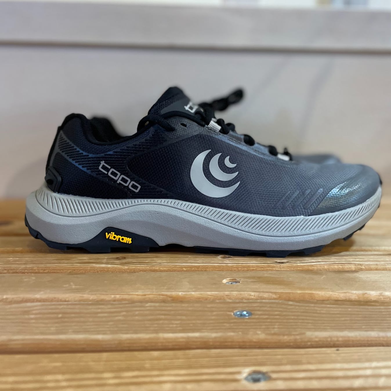 トポ アスレチック / MT-5 ウィメンズ（Charcoal/Grey） | 道がまっすぐ