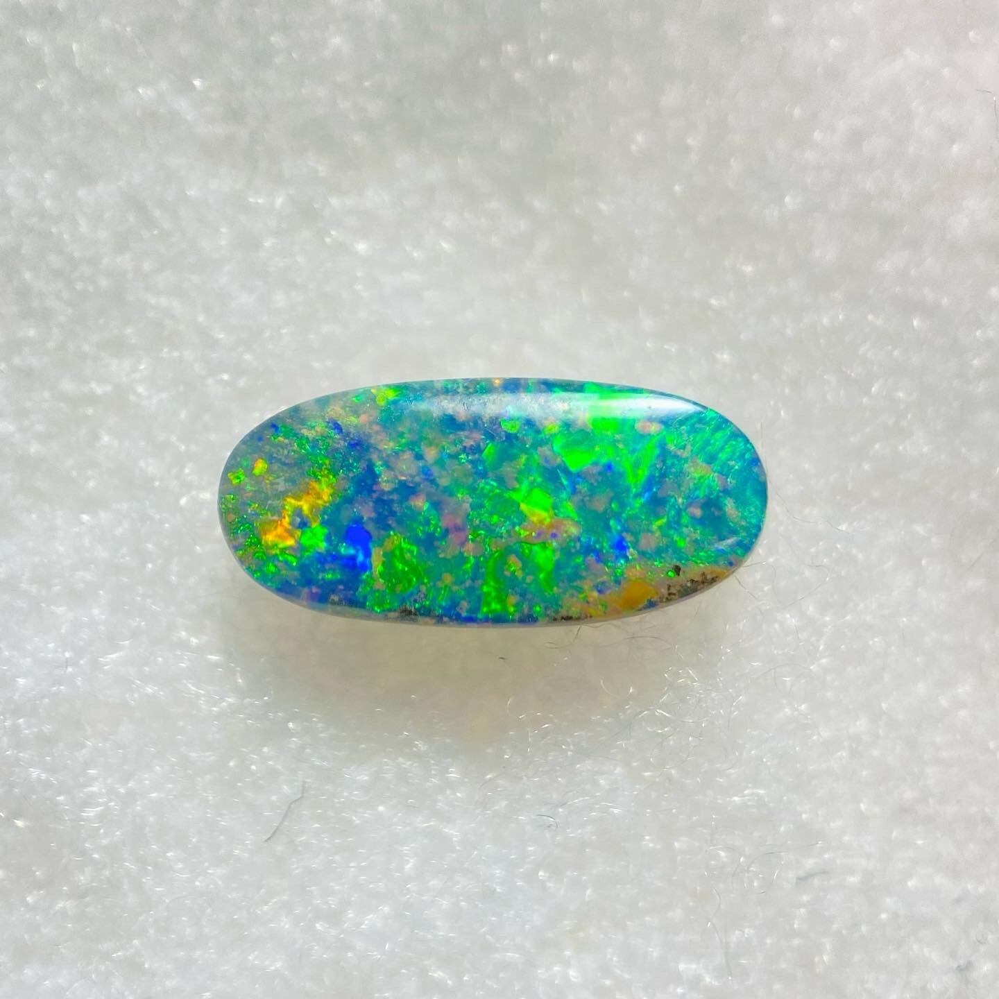 印象派画家の散歩する小川 ボルダーオパール