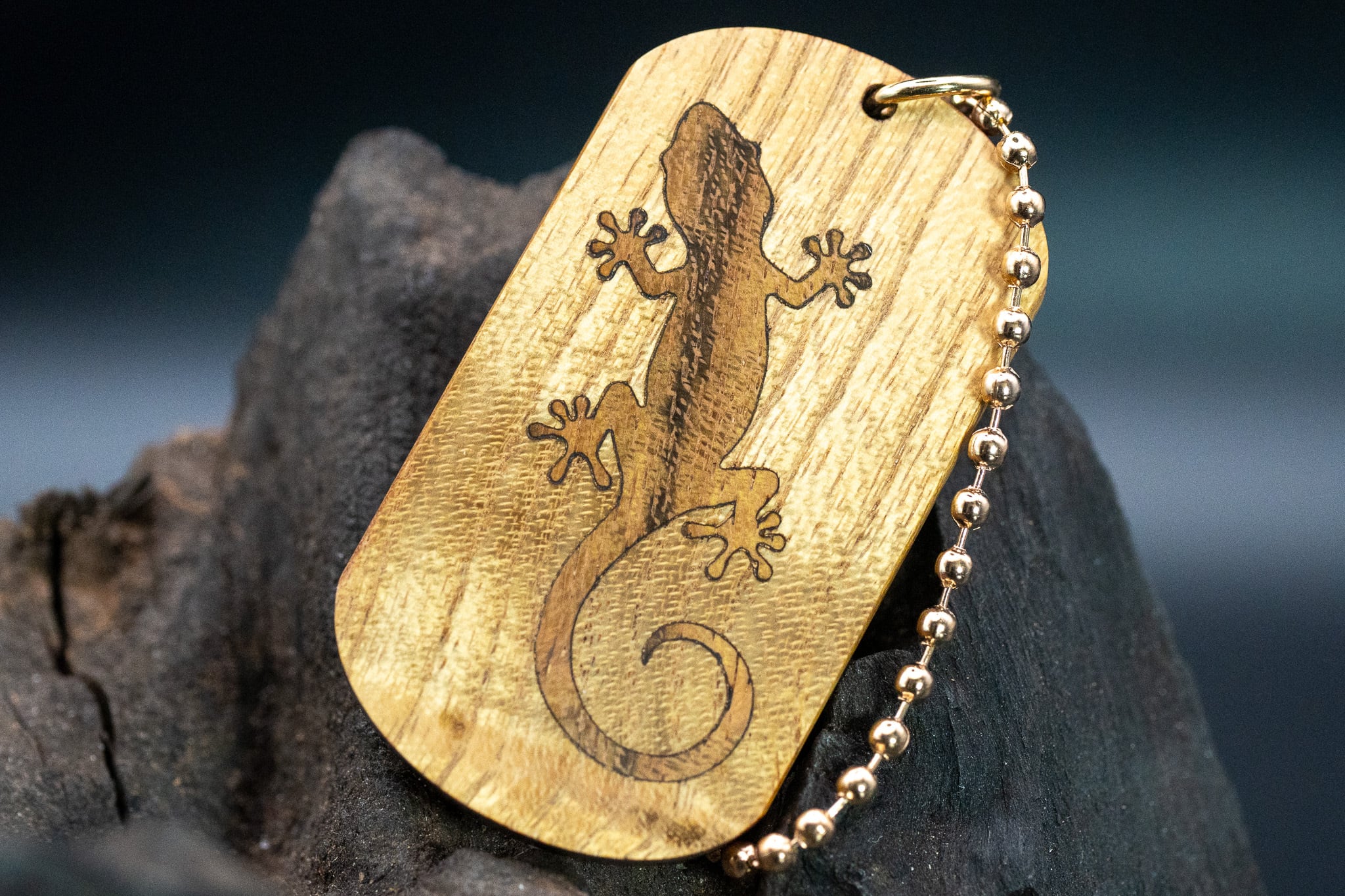 【黄金の木】 御蔵島 金桑 ドッグタグ 象嵌 木登りトカゲ