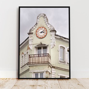 時計のあるポーランドの古い家の一角 / ポスター 写真 建物 ヨーロッパ 東欧