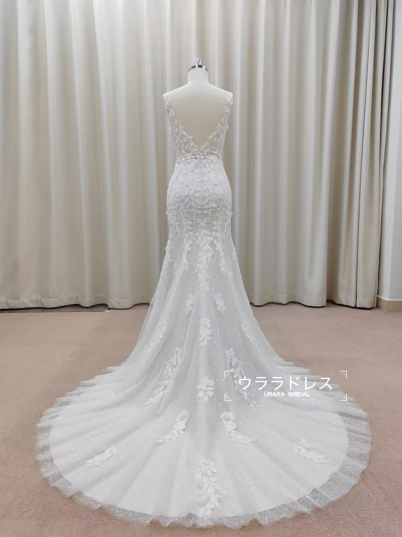 レースウェディングドレス Vネック マーメイド ホワイト 11号　ロングトレーン Vネック マーメイドドレス 花モチーフ レース ウェディングドレス
