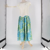 フラダンス 衣装 MermaidLine MMJ マーメイドライン エムエムジェイ ワンピース ドレス ホワイト系 ハイビスカス柄 ハワイアンプリント サテン生地 光沢感 アロハ フラ ダンス レッスン 練習 白 水色 黄緑 半袖 フレアスカート ブルー系 グリーン系 さわやか かわいい おしゃれ 上品 華やか 鮮やか